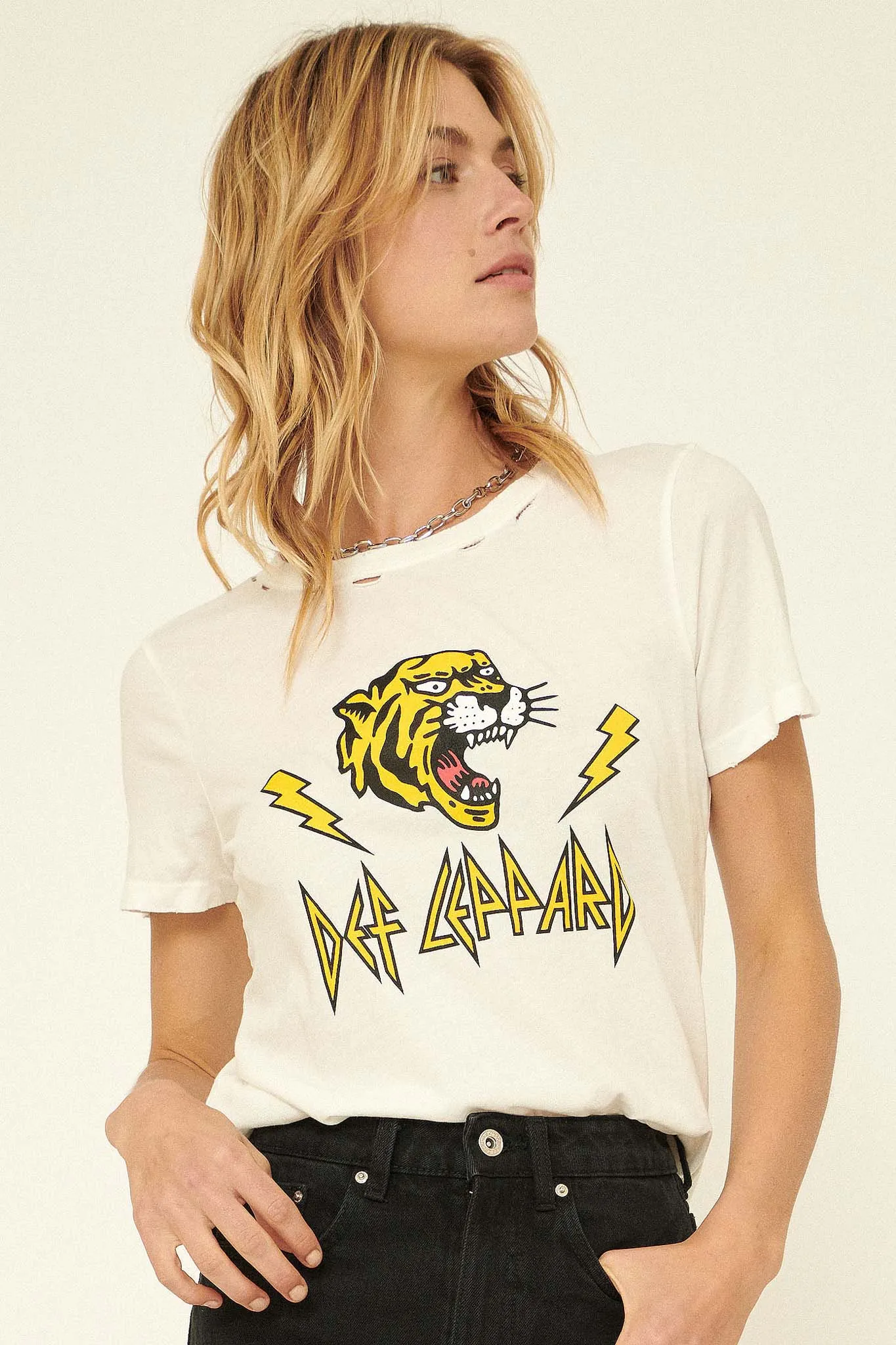 Def Leppard Love Bites Vintage-Wash Graphic Tee