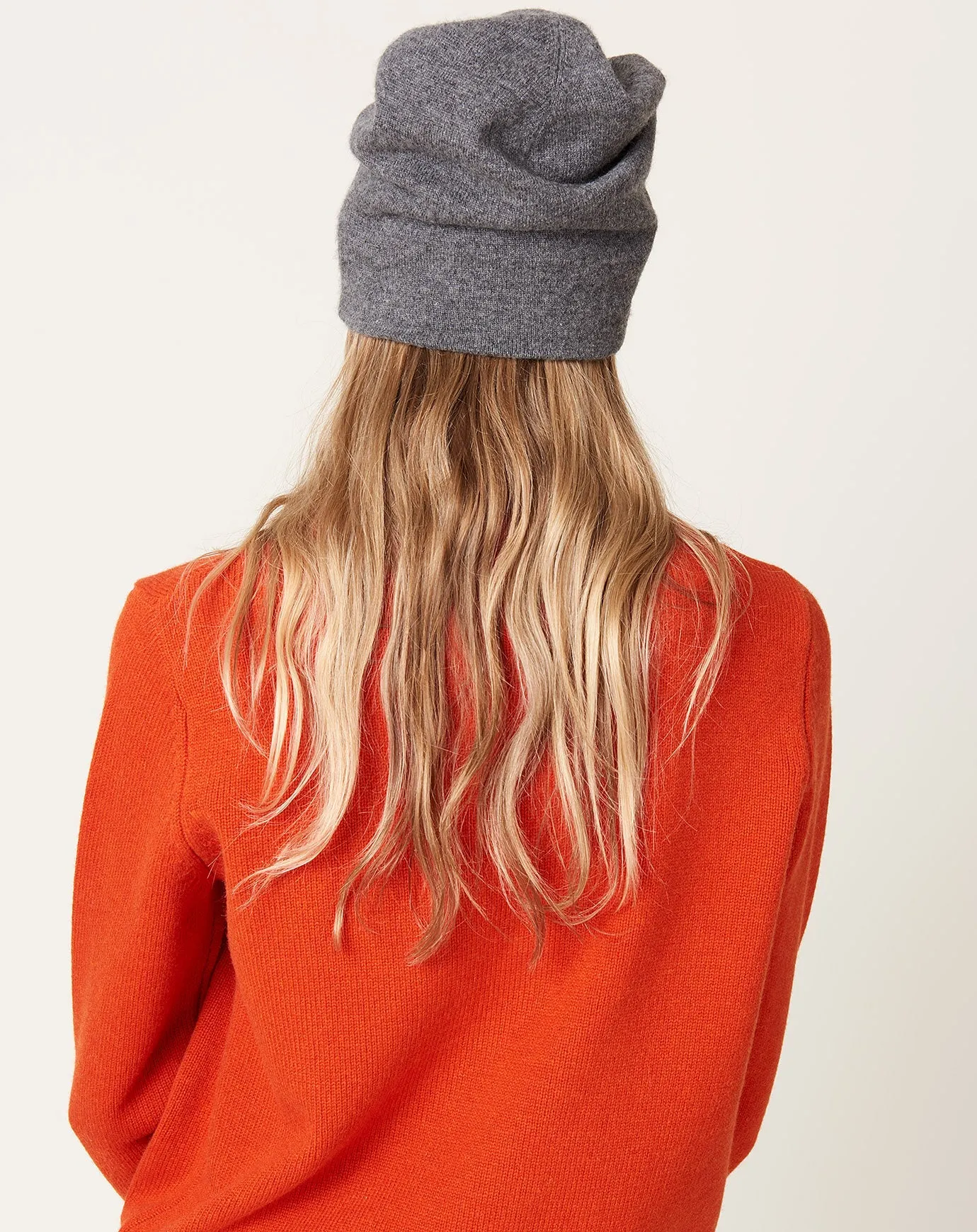 Dia Beanie in Dark Heather Grey