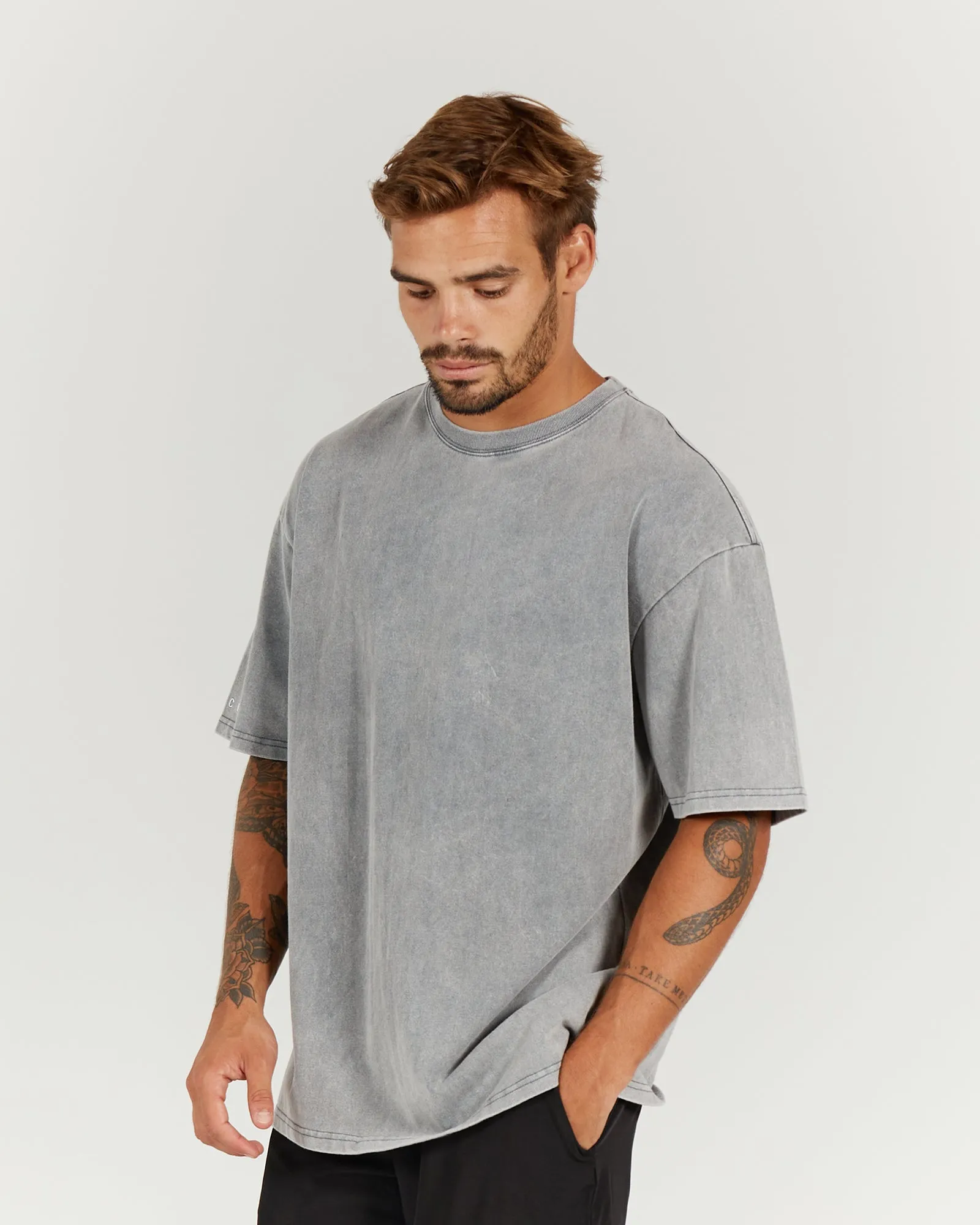 MEN'S OVERSIZED TEE - WASHED GREY