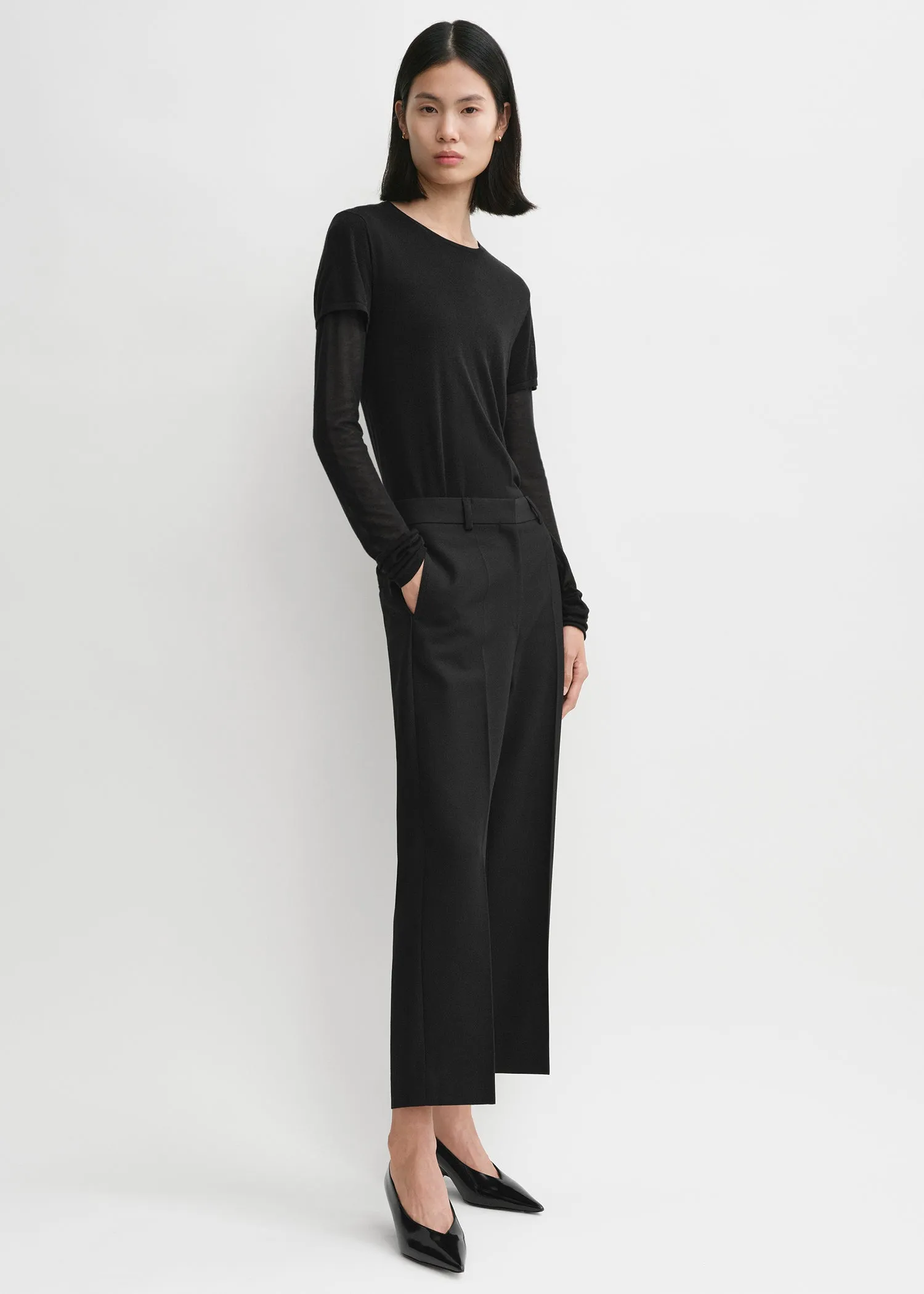 Straight cropped trousers black