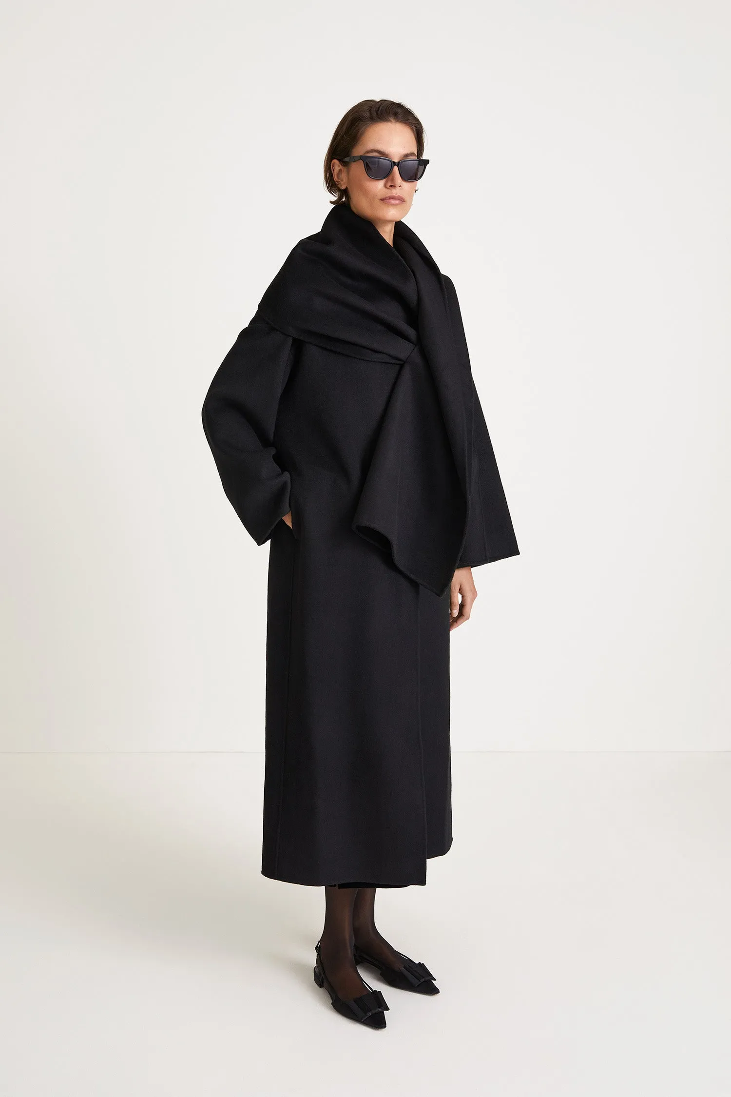 THIVON LONG COAT - BLACK